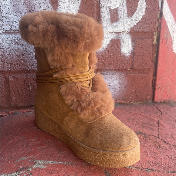 Faux Fur Lined Tan Boots - Picture 5 of 6